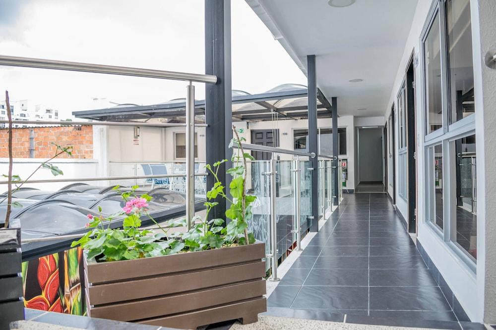 ארמניה Hotel Montes De La Castellana מראה חיצוני תמונה